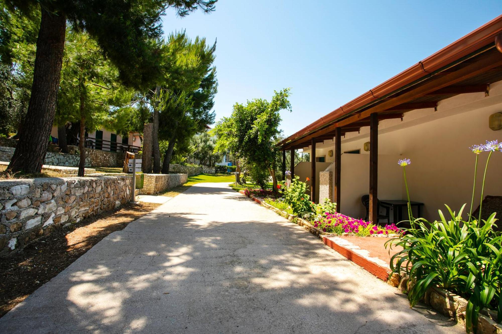 Villaggio Uliveto Rodi Garganico Esterno foto