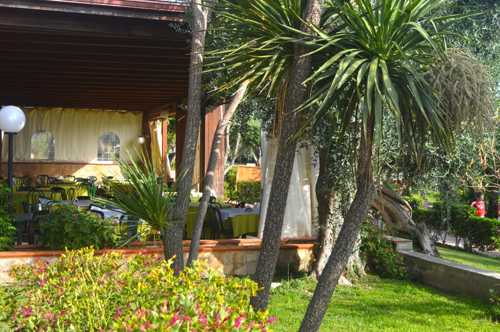 Villaggio Uliveto Rodi Garganico Esterno foto