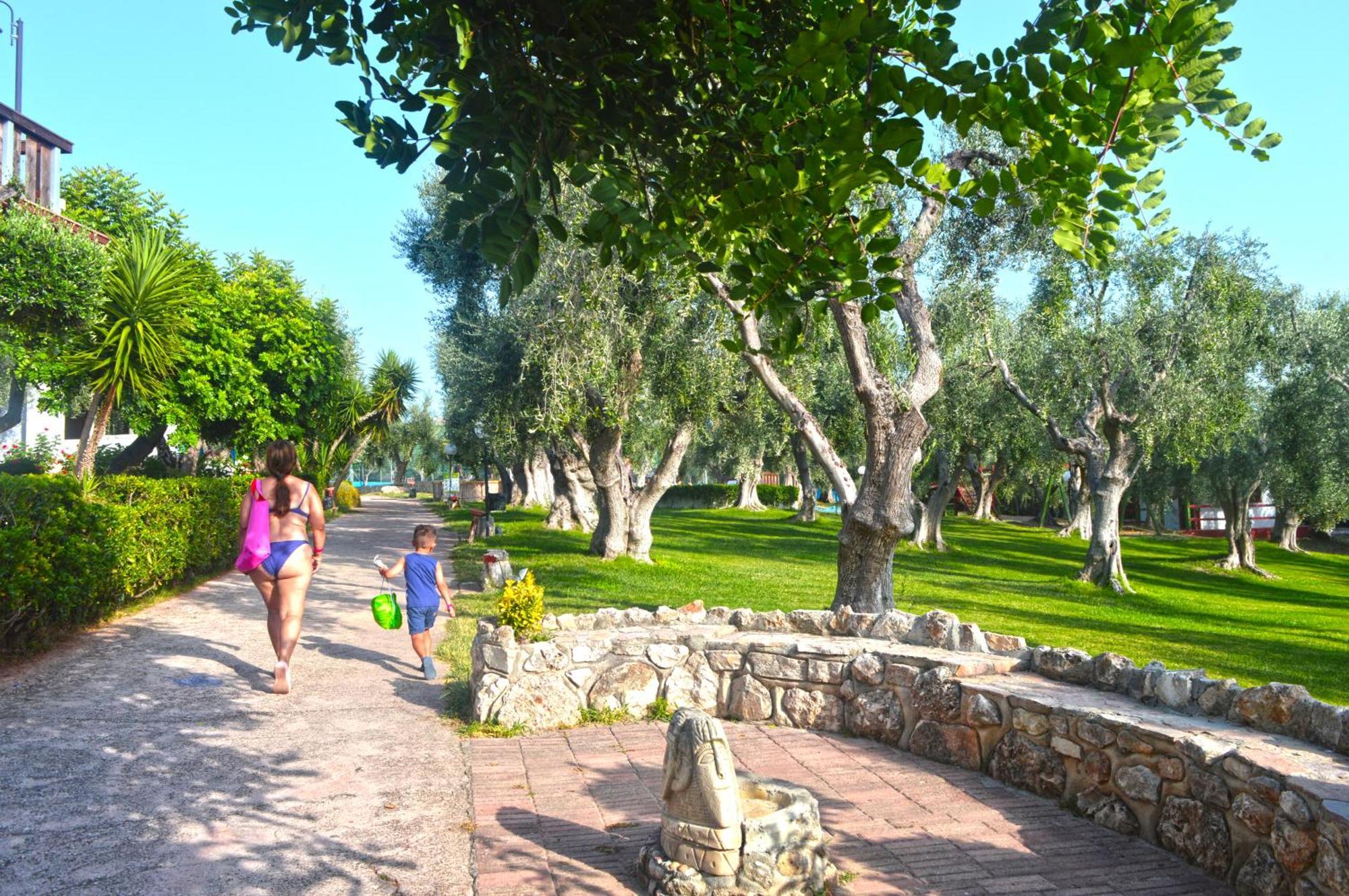 Villaggio Uliveto Rodi Garganico Esterno foto